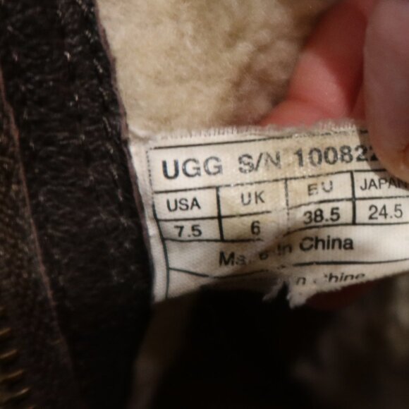 UGG Blayre II Sherpa Lined boot sheepskin brown 7.5 Zip Buckle cozy west heel - Picture 9 of 9